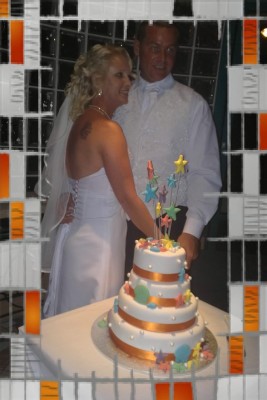 cutting wedding cake.jpg
